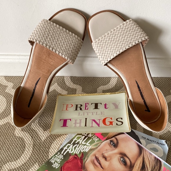 “Madewell” the “Nelda” leather  d’orsay flat; in the color pale oyster; size 8 - Picture 11 of 16